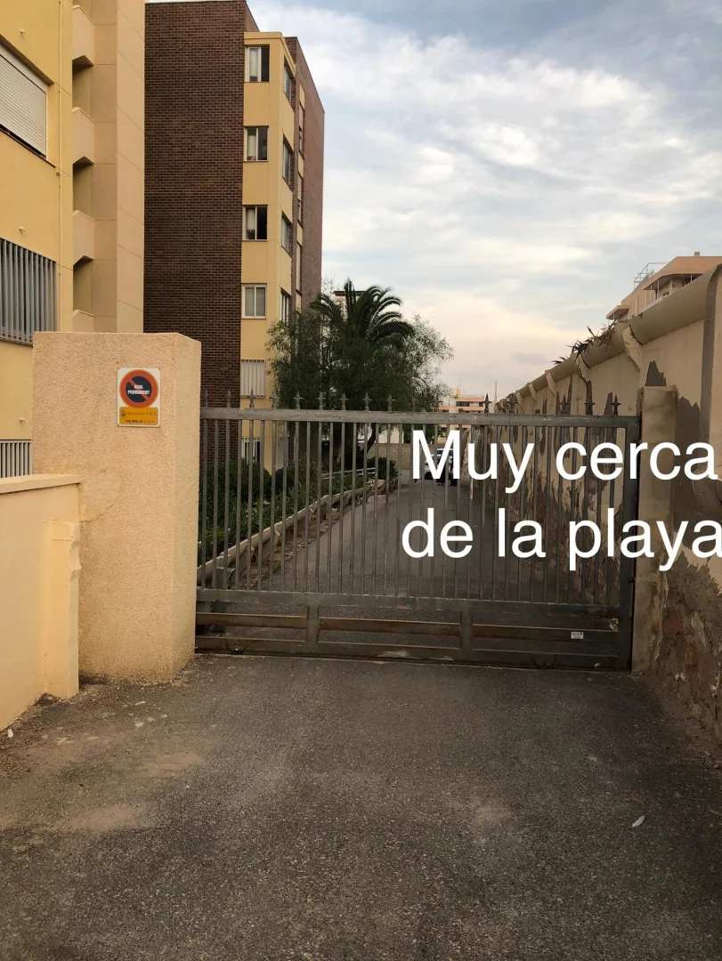 Aparcamiento en Arenales del Sol